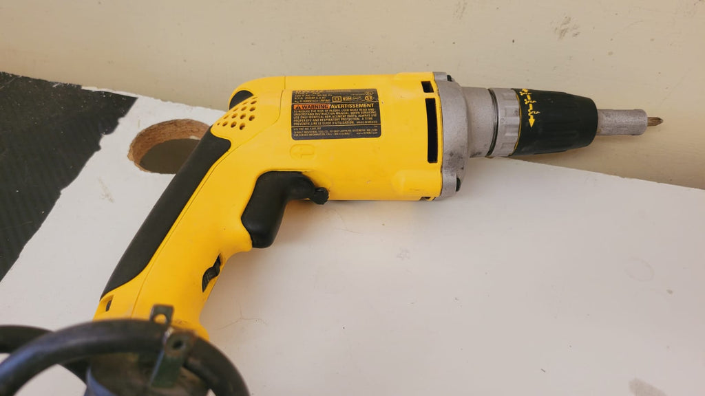 Pijadora atornillador DeWalt modelo DW272