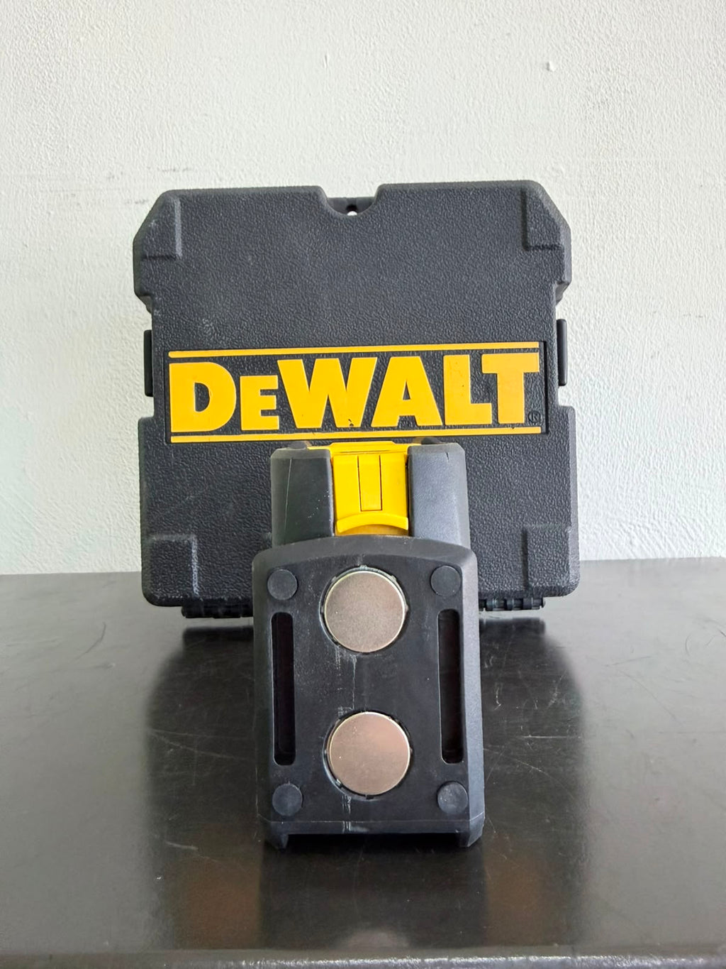 Nivel Láser Autonivelante De 3 Puntos 30 Mts Dewalt Dw083k