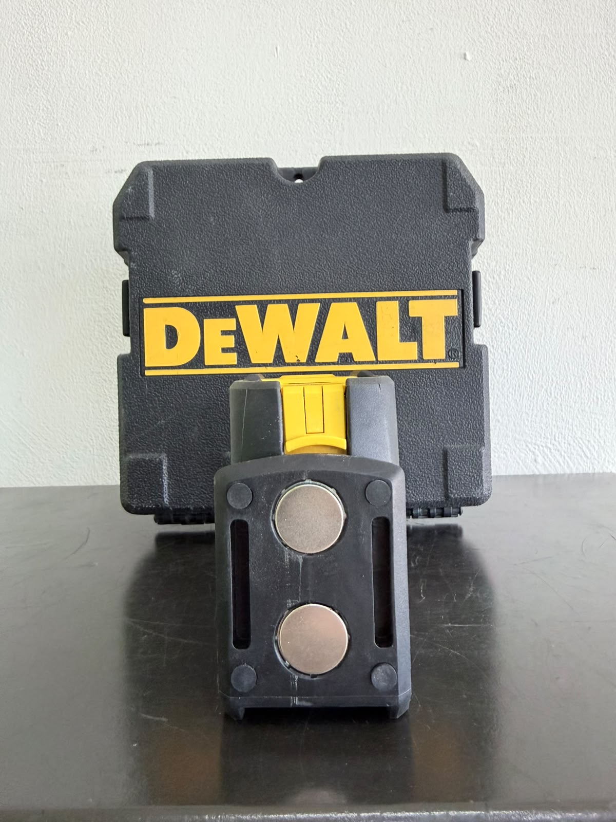 Nivel Láser Autonivelante De 3 Puntos 30 Mts Dewalt Dw083k