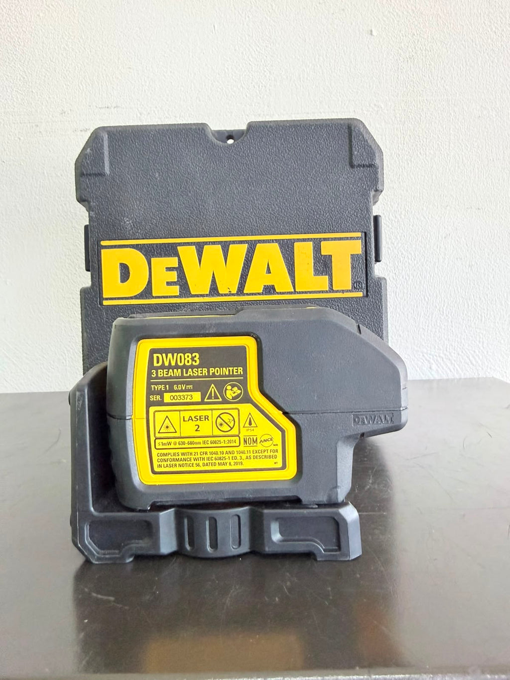 Nivel Láser Autonivelante De 3 Puntos 30 Mts Dewalt Dw083k