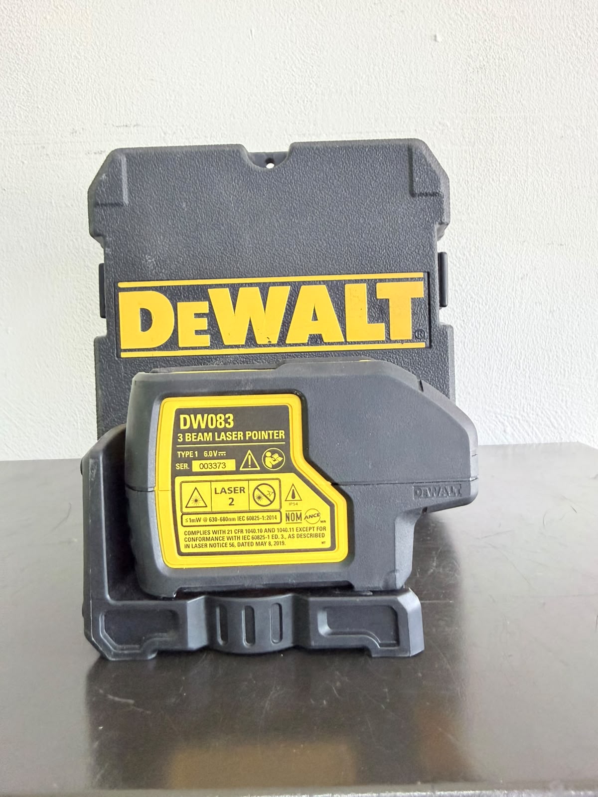 Nivel Láser Autonivelante De 3 Puntos 30 Mts Dewalt Dw083k