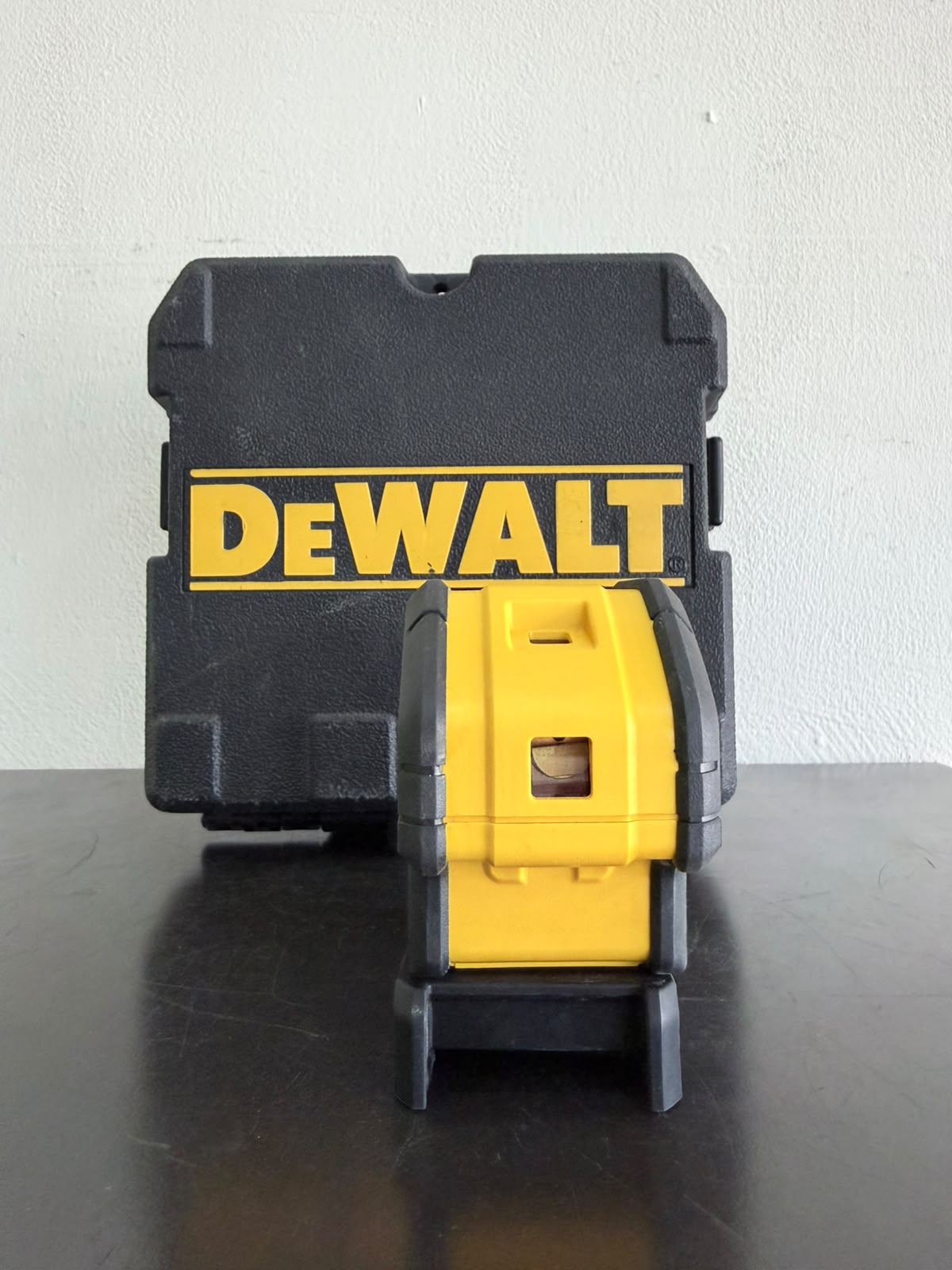 Nivel Láser Autonivelante De 3 Puntos 30 Mts Dewalt Dw083k