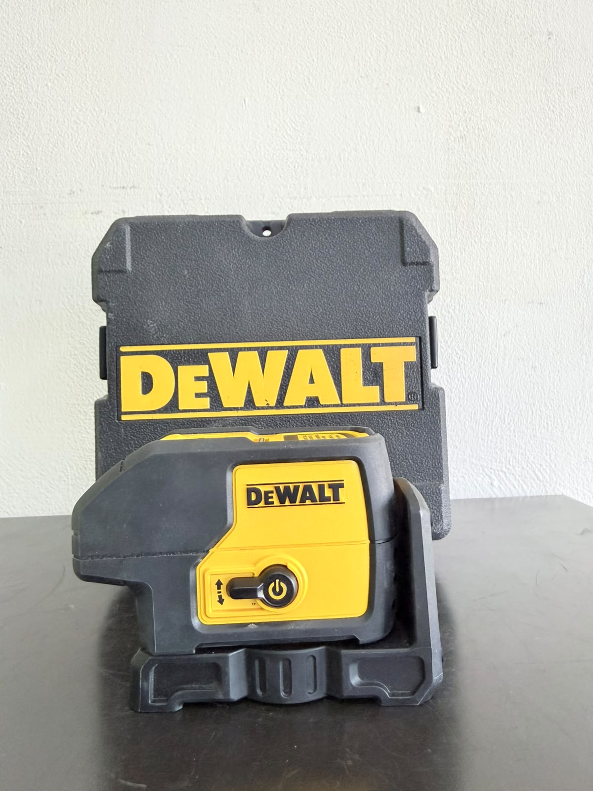 Nivel Láser Autonivelante De 3 Puntos 30 Mts Dewalt Dw083k