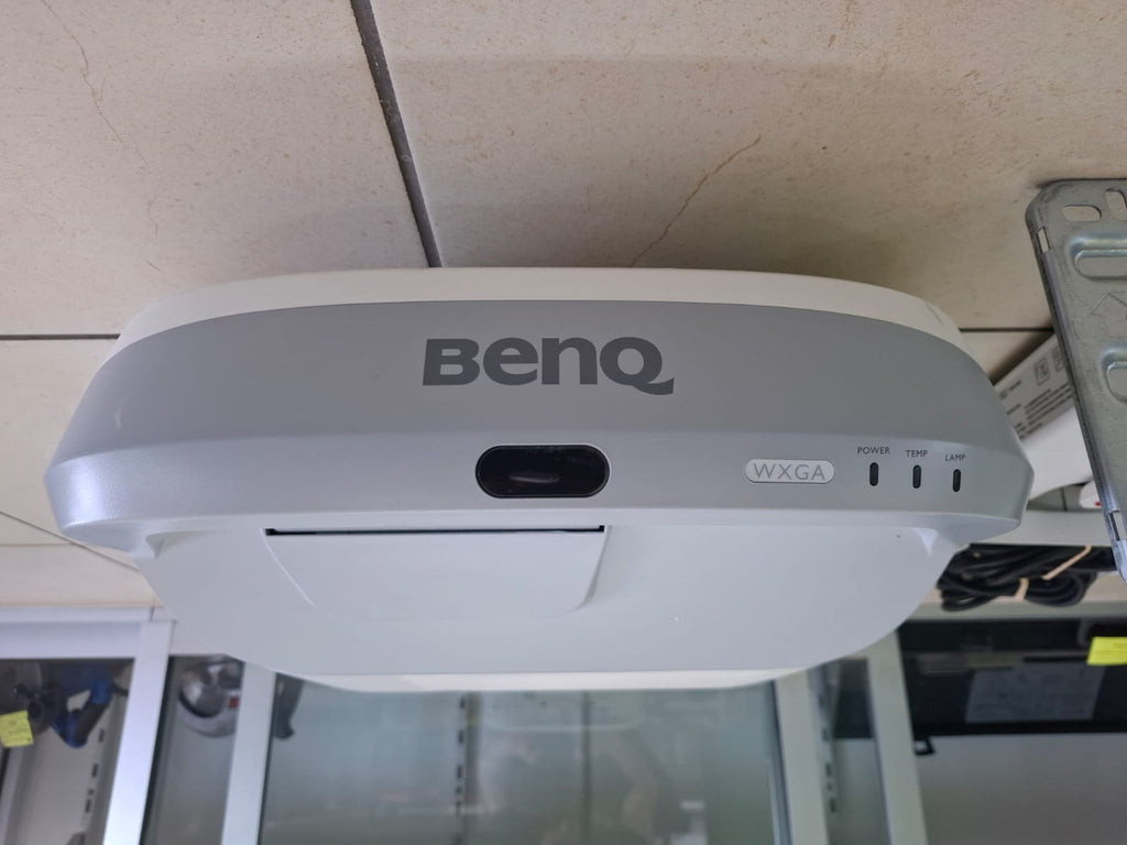 PROYECTOR PROFESIONAL BENQ MW864UST WXGA DLP 3300 Lúmenes
