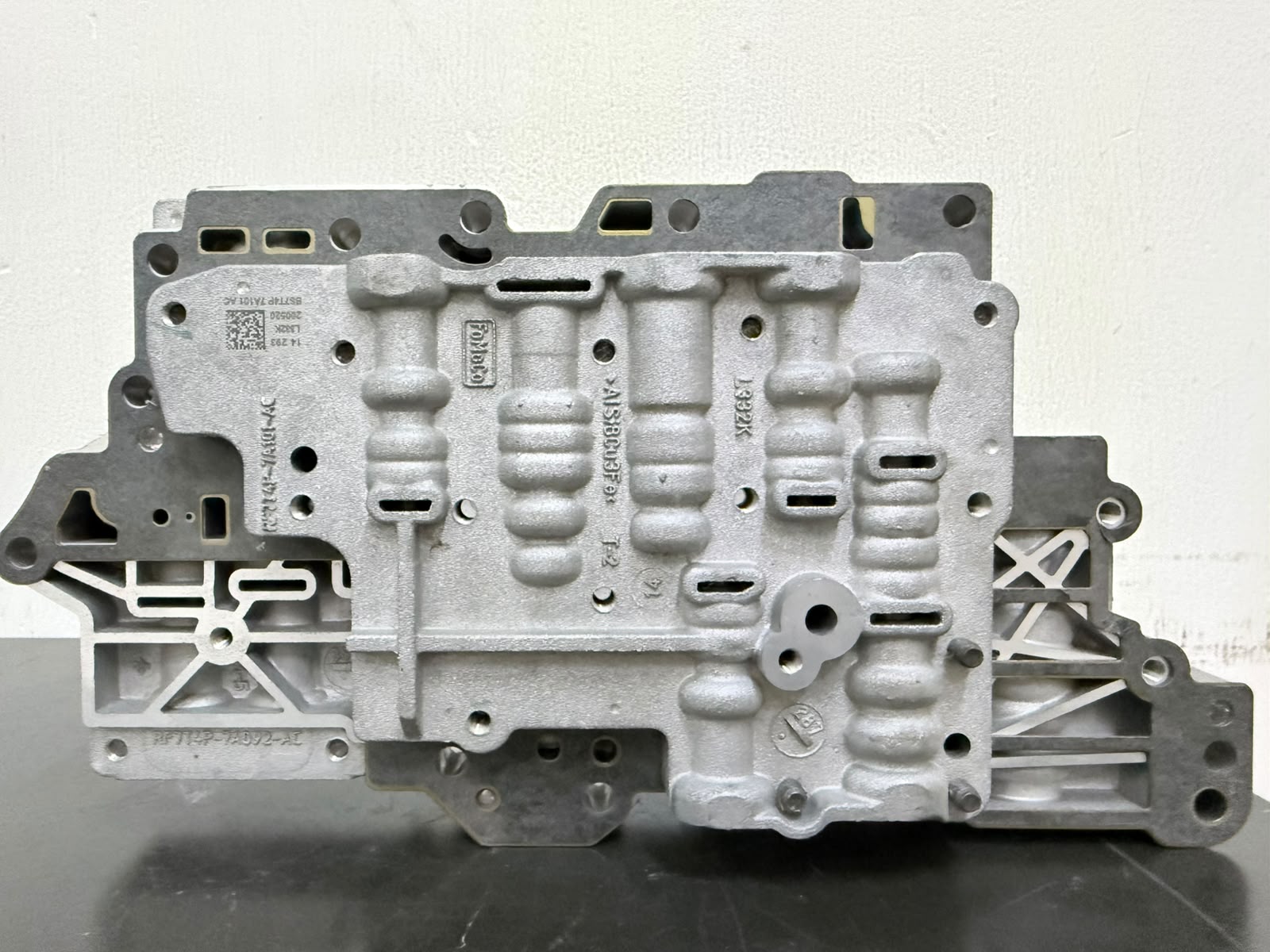 Caja de Válvulas FoMoco 24223910, RF7T4P-7A092-AC , L332K para Ford