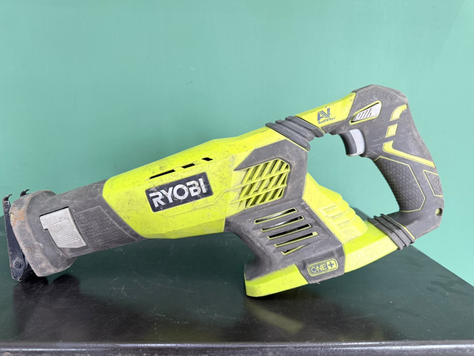 Kit de Herramientas Inalámbricas RYOBI ONE+ 18V – 5 Herramientas + Cargador + 2 Baterías