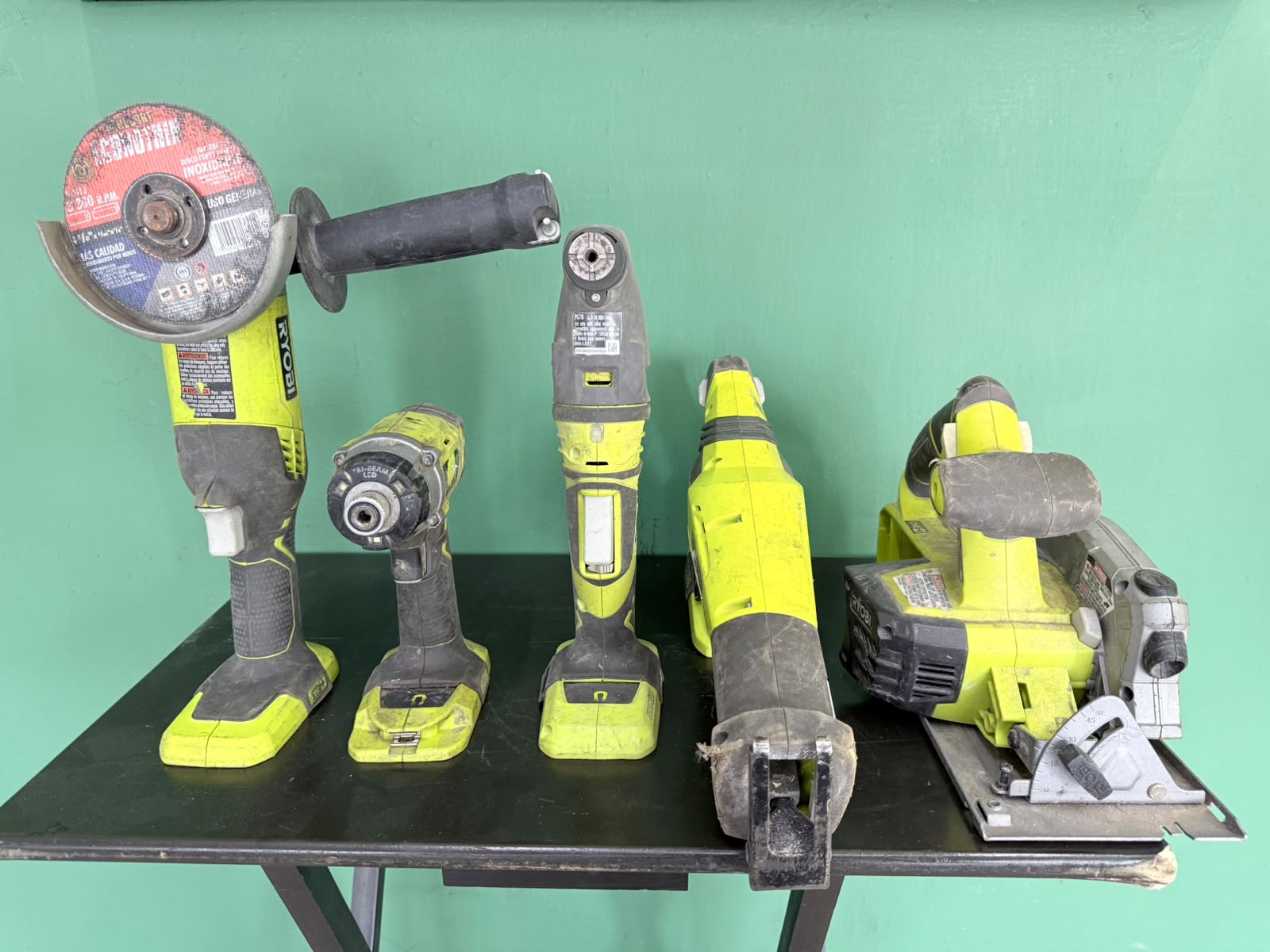 Kit de Herramientas Inalámbricas RYOBI ONE+ 18V – 5 Herramientas + Cargador + 2 Baterías