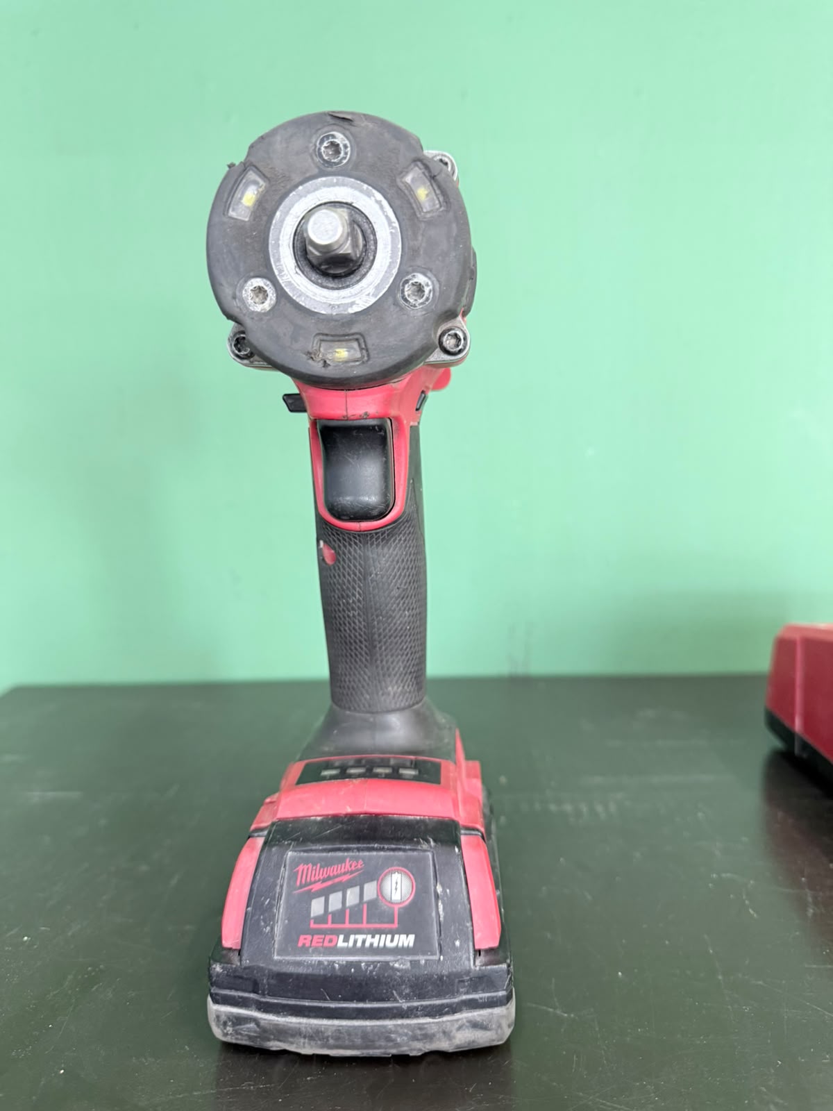 Llave de Impacto Milwaukee M18 FUEL Brushless – Con Batería y Cargador