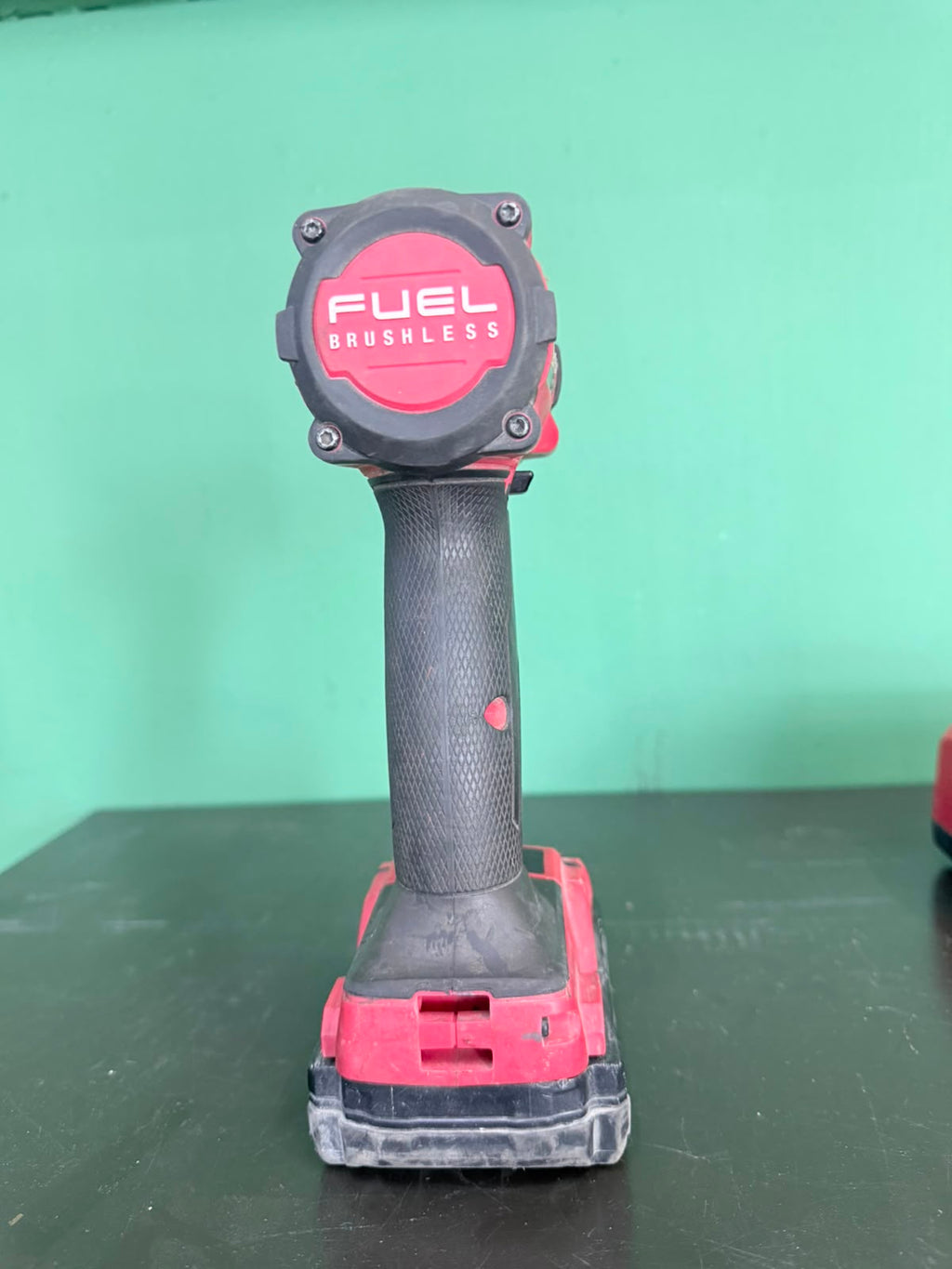 Llave de Impacto Milwaukee M18 FUEL Brushless – Con Batería y Cargador