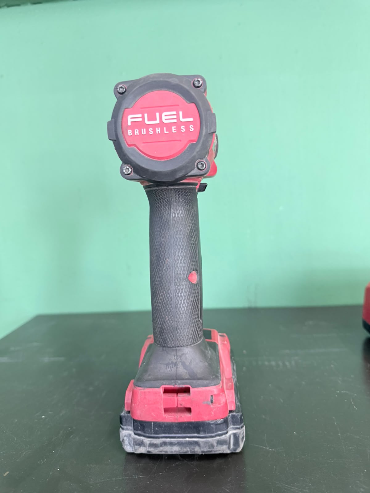 Llave de Impacto Milwaukee M18 FUEL Brushless – Con Batería y Cargador