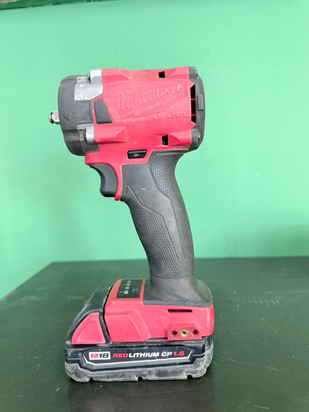 Llave de Impacto Milwaukee M18 FUEL Brushless – Con Batería y Cargador