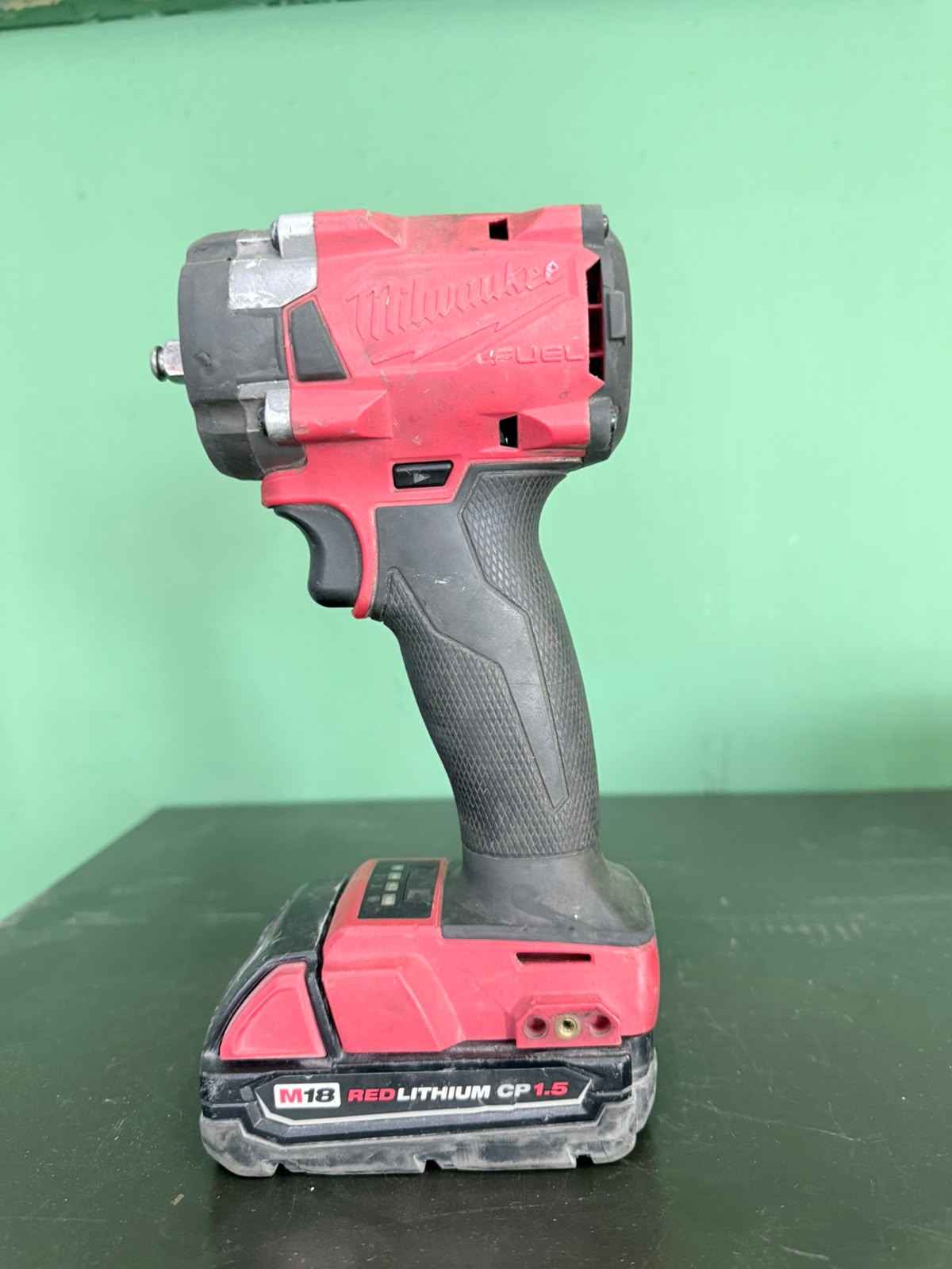 Llave de Impacto Milwaukee M18 FUEL Brushless – Con Batería y Cargador