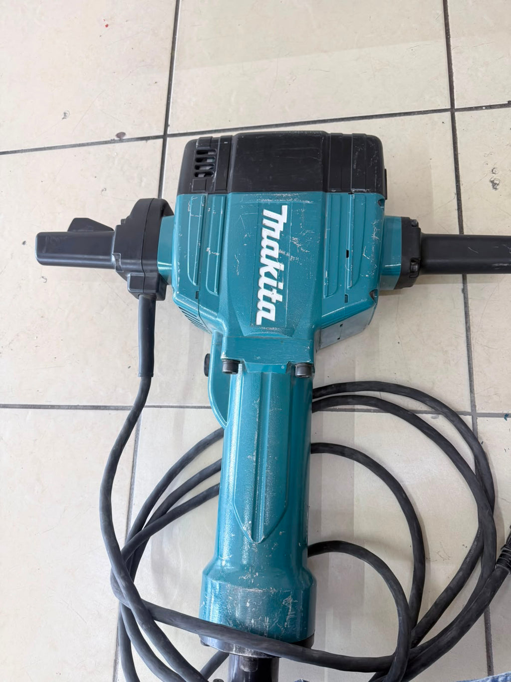 Martillo Demoledor Makita HM1801 – 120V | 15A | 1,100 gpm