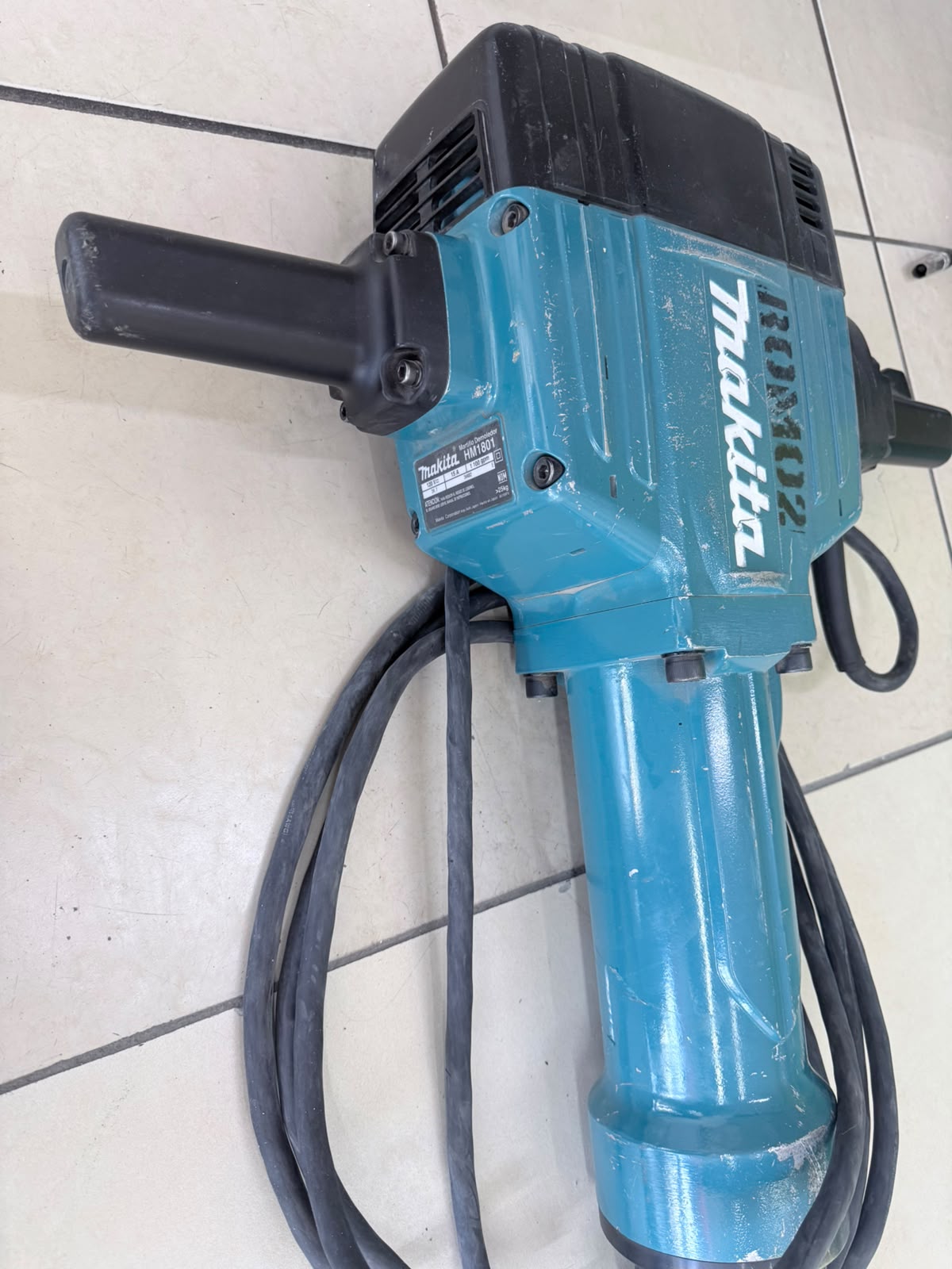 Martillo Demoledor Makita HM1801 – 120V | 15A | 1,100 gpm