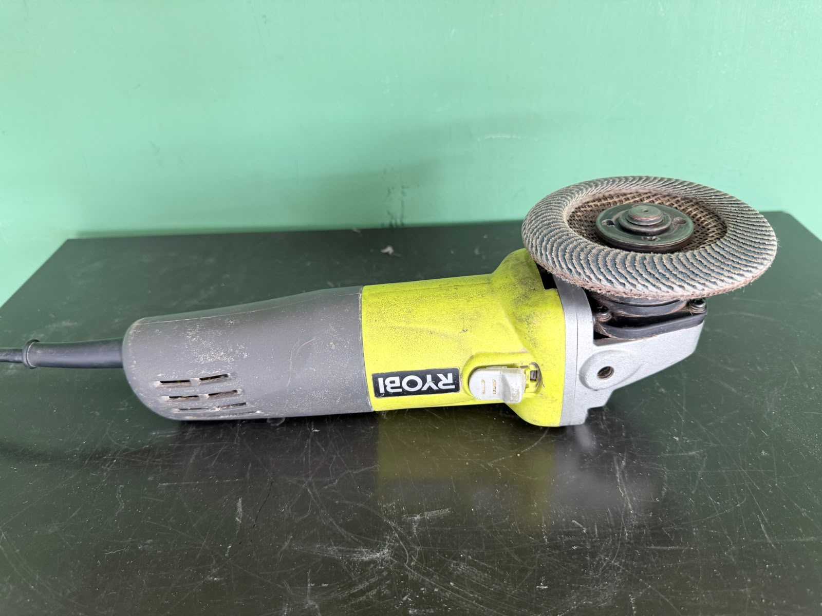 Amoladora Angular Ryobi AG4031 4.5" (Usada)