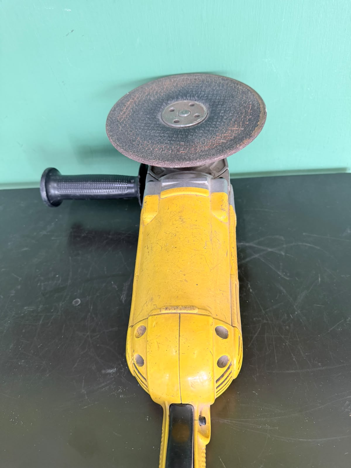Amoladora Angular DeWalt 7" con Disco (Usada)