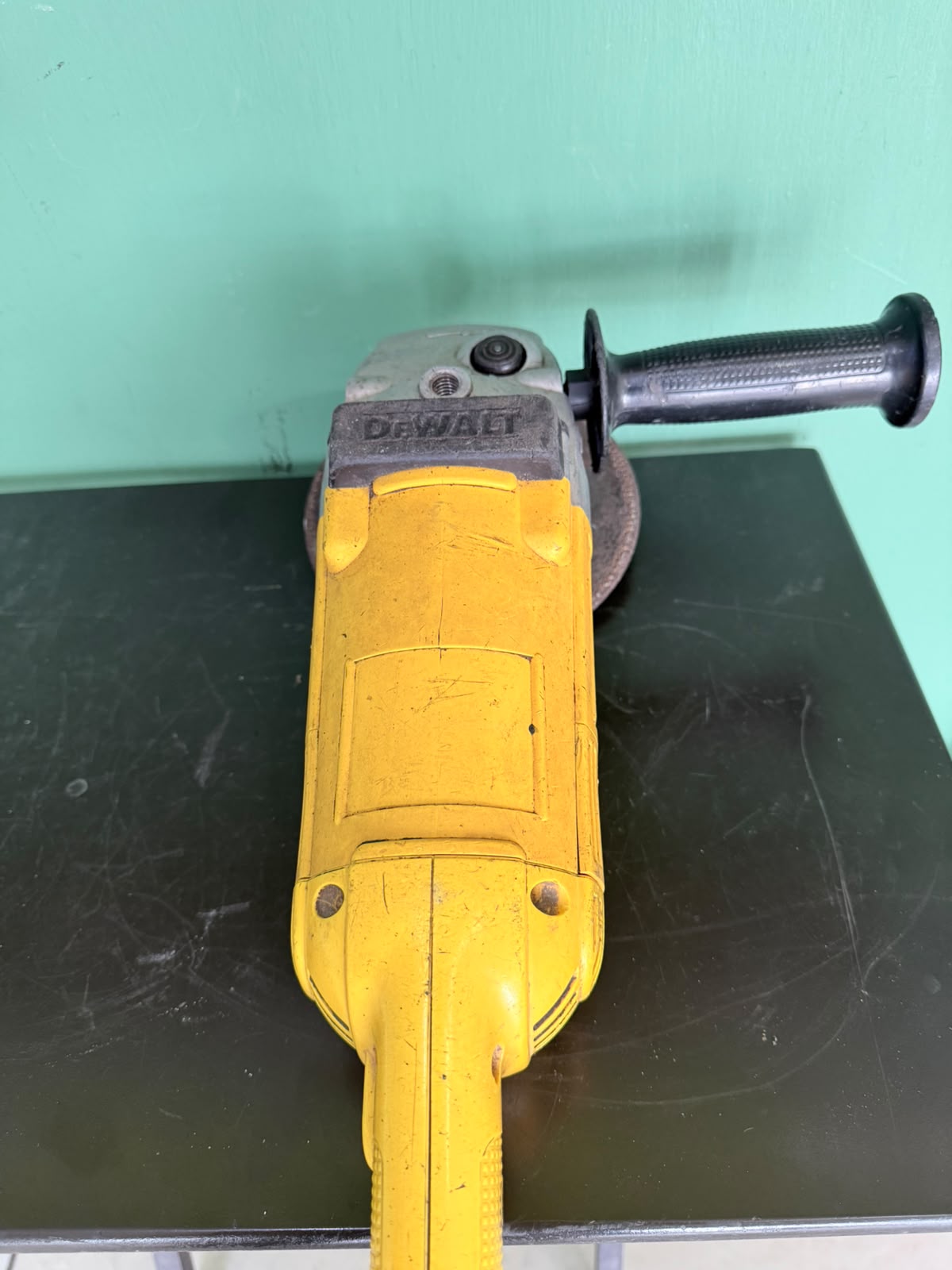 Amoladora Angular DeWalt 7" con Disco (Usada)