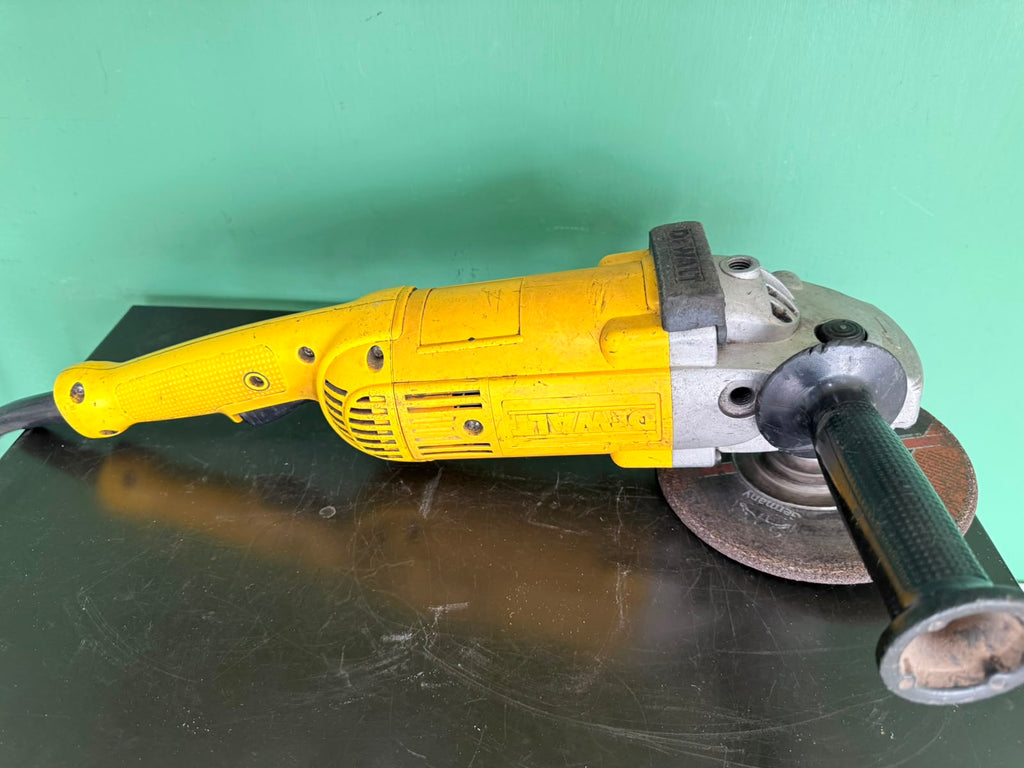 Amoladora Angular DeWalt 7" con Disco (Usada)