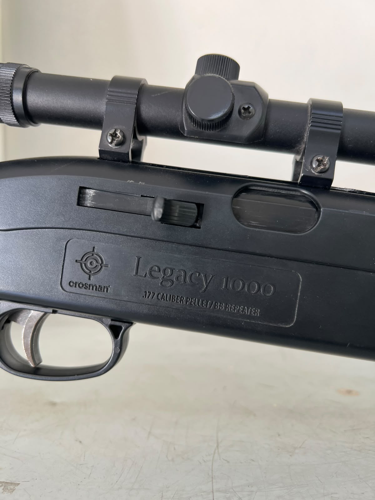 Rifle Crosman Legacy 1000 Mira 4x Multipompazos de Diabolos Calibre .177(4.5mm)